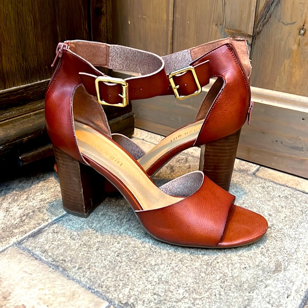Madden Girl Woman’s heeled sandals brown size 9.5 EUC